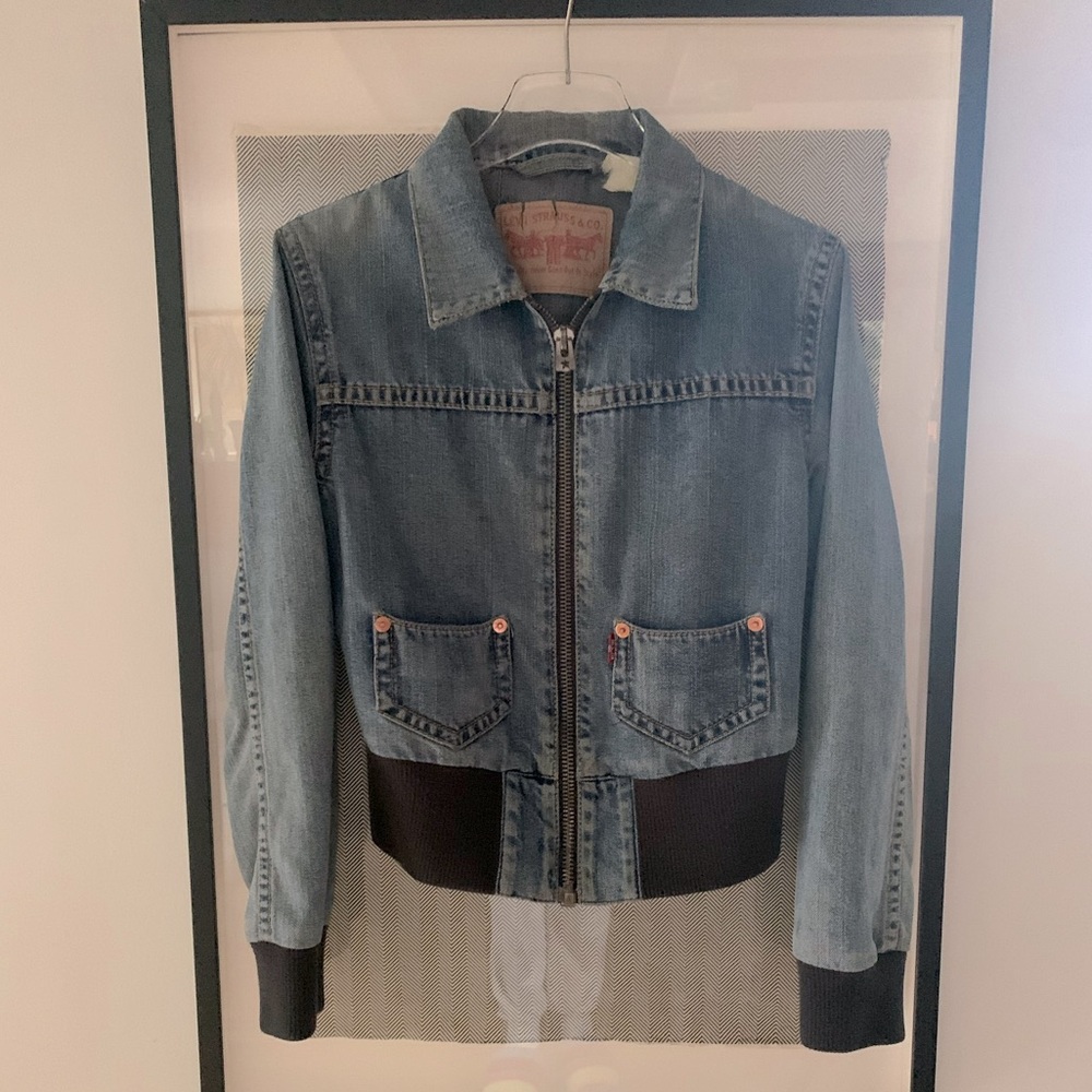 Vintage  Y2K Levi’s jean jkt with knit cuffs and waist zip front size S